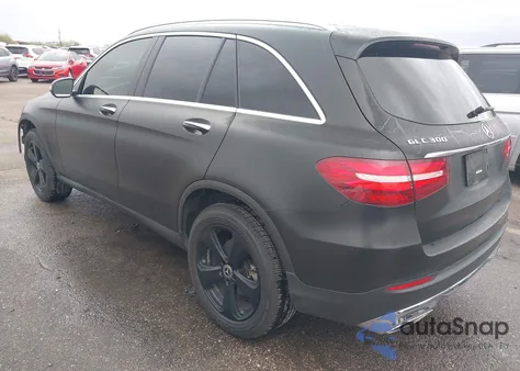 2018 Mercedes-Benz Glc 300 4Matic z USA, uszkodzony, nr VIN WDC0G4KB0JV084692